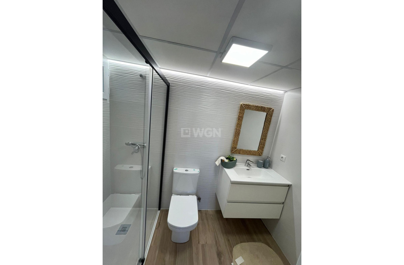 Odsprzedaż - Mieszkanie w bloku - Torrevieja - Punta Prima