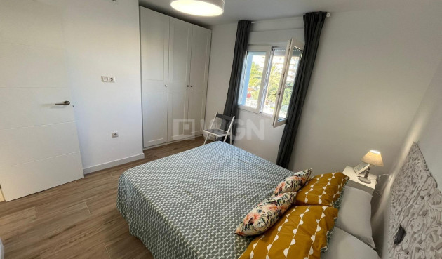 Odsprzedaż - Mieszkanie w bloku - Torrevieja - Punta Prima