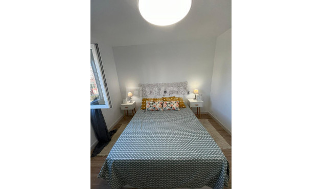 Odsprzedaż - Mieszkanie w bloku - Torrevieja - Punta Prima