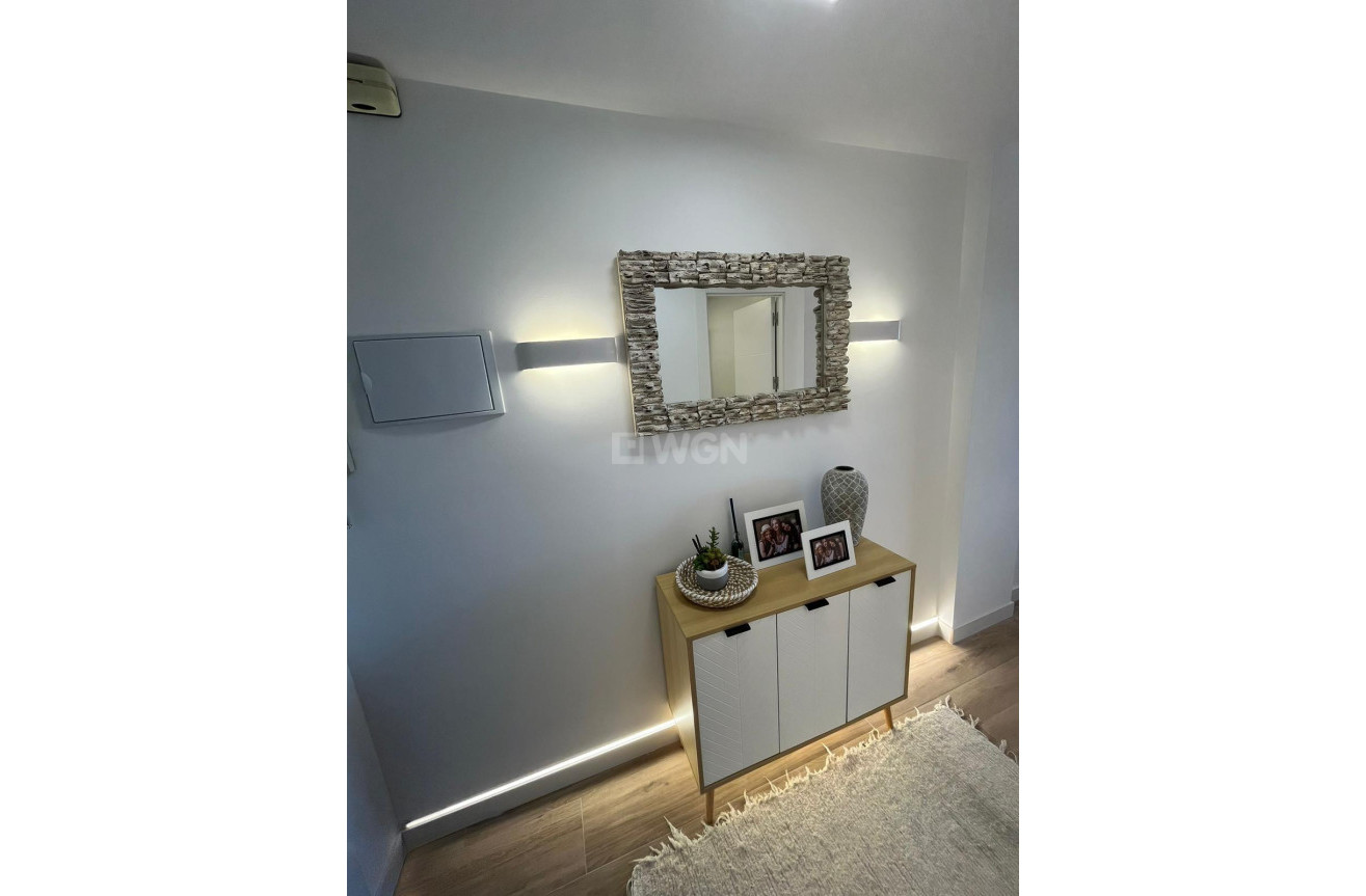 Odsprzedaż - Mieszkanie w bloku - Torrevieja - Punta Prima