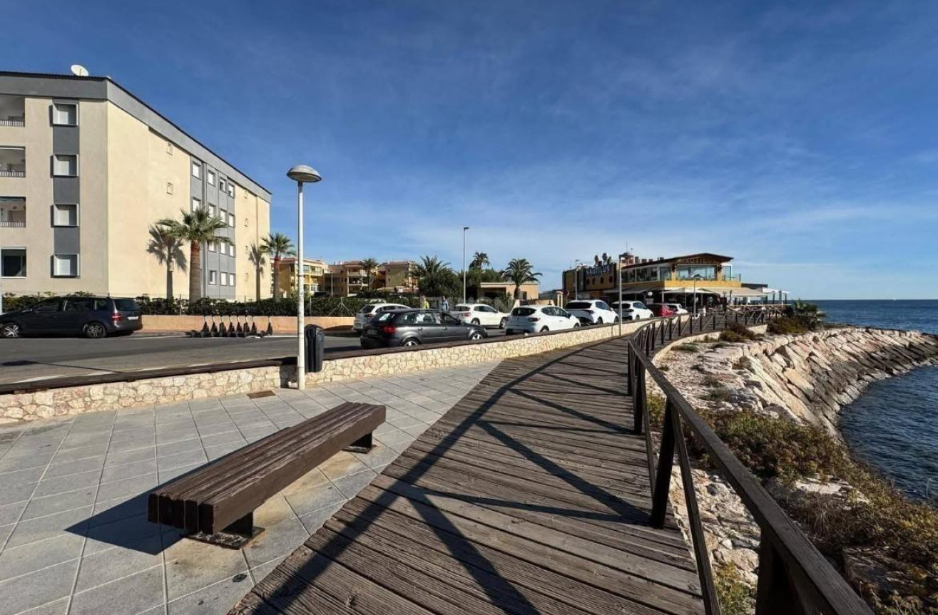 Odsprzedaż - Mieszkanie w bloku - Torrevieja - Punta Prima
