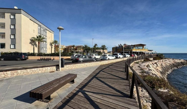 Odsprzedaż - Mieszkanie w bloku - Torrevieja - Punta Prima