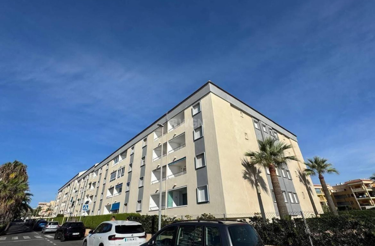 Odsprzedaż - Mieszkanie w bloku - Torrevieja - Punta Prima
