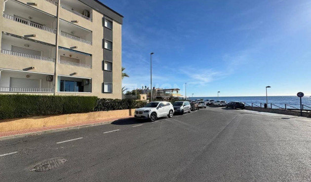 Odsprzedaż - Mieszkanie w bloku - Torrevieja - Punta Prima