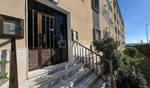 Odsprzedaż - Mieszkanie w bloku - Torrevieja - Punta Prima