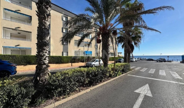 Odsprzedaż - Mieszkanie w bloku - Torrevieja - Punta Prima