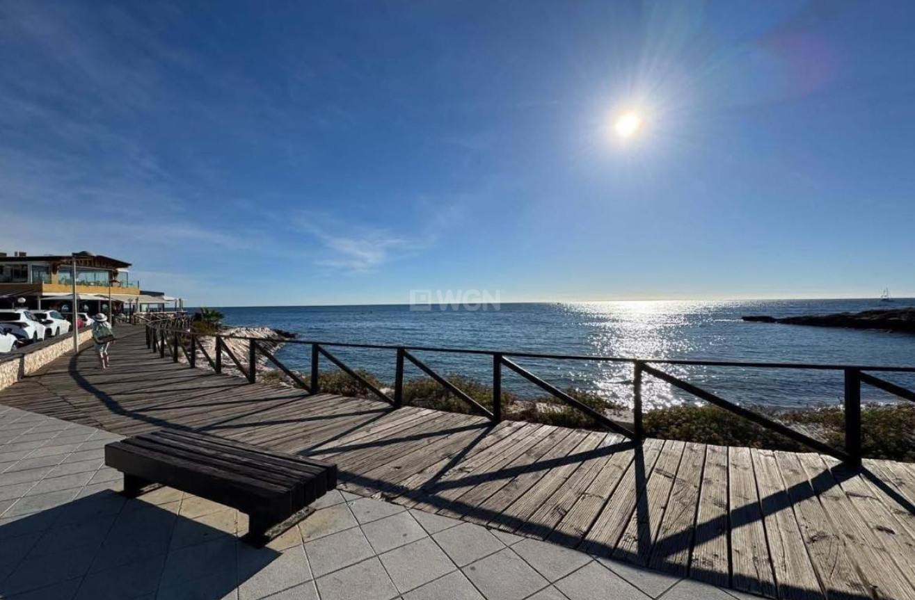 Odsprzedaż - Mieszkanie w bloku - Torrevieja - Punta Prima