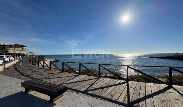 Odsprzedaż - Mieszkanie w bloku - Torrevieja - Punta Prima