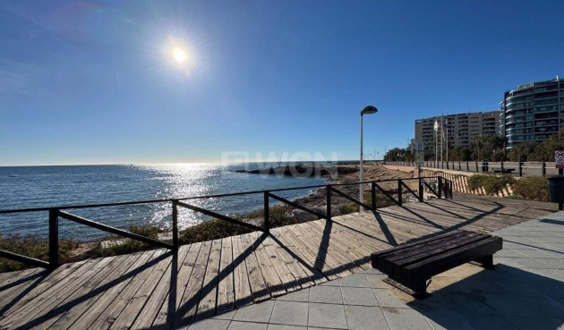 Odsprzedaż - Mieszkanie w bloku - Torrevieja - Punta Prima