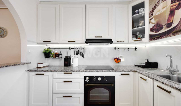 Odsprzedaż - Kamienica - Torrevieja - Costa Blanca