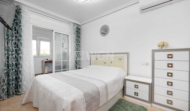 Odsprzedaż - Kamienica - Torrevieja - Costa Blanca