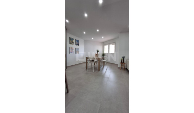 Odsprzedaż - Mieszkanie w bloku - Torrevieja - Acequion
