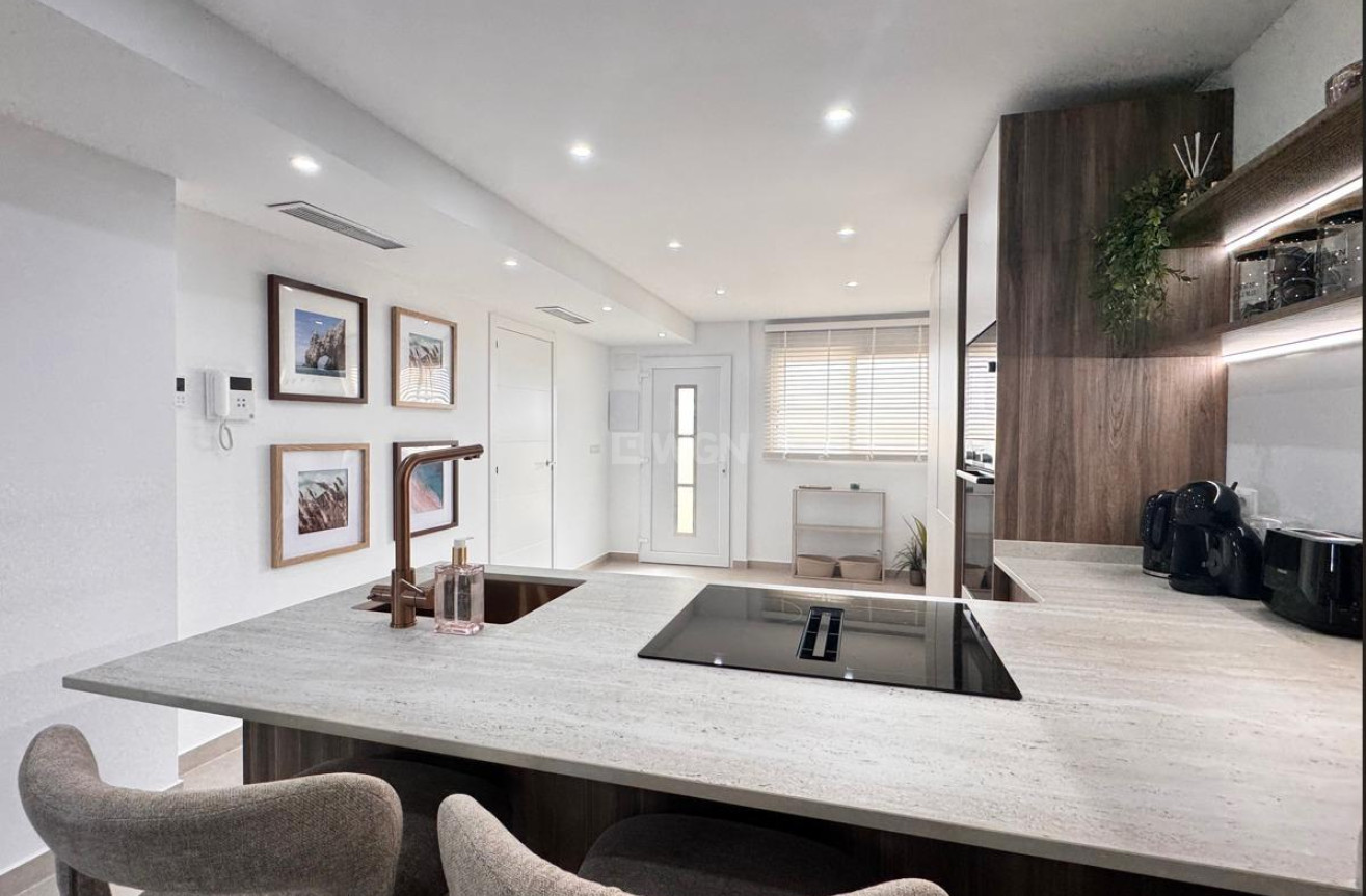 Odsprzedaż - Mieszkanie w bloku - Torrevieja - Acequion