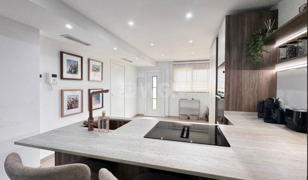 Odsprzedaż - Mieszkanie w bloku - Torrevieja - Acequion