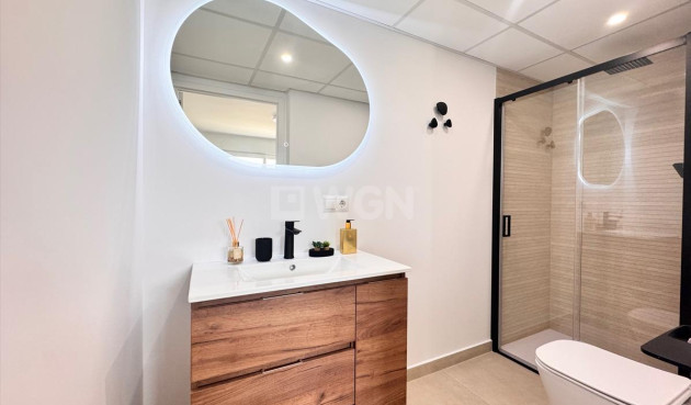 Odsprzedaż - Mieszkanie w bloku - Torrevieja - Acequion