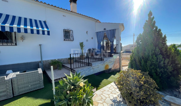Odsprzedaż - Villa - Alfas del Pí - Costa Blanca
