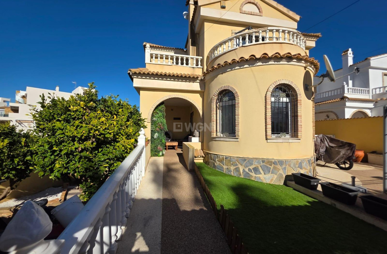 Odsprzedaż - Villa - Orihuela Costa - Villamartín-las Filipinas