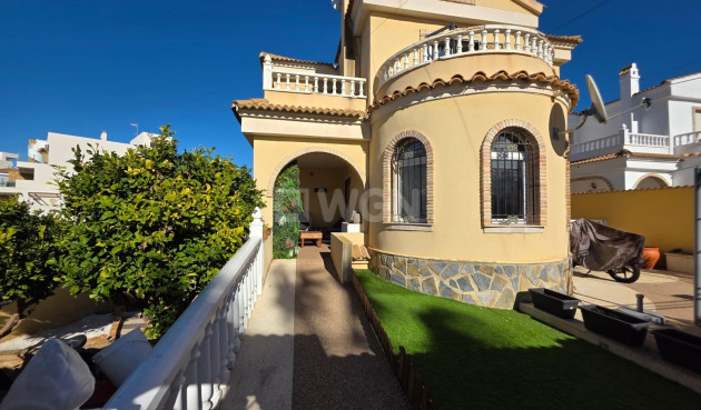 Odsprzedaż - Villa - Orihuela Costa - Villamartín-las Filipinas