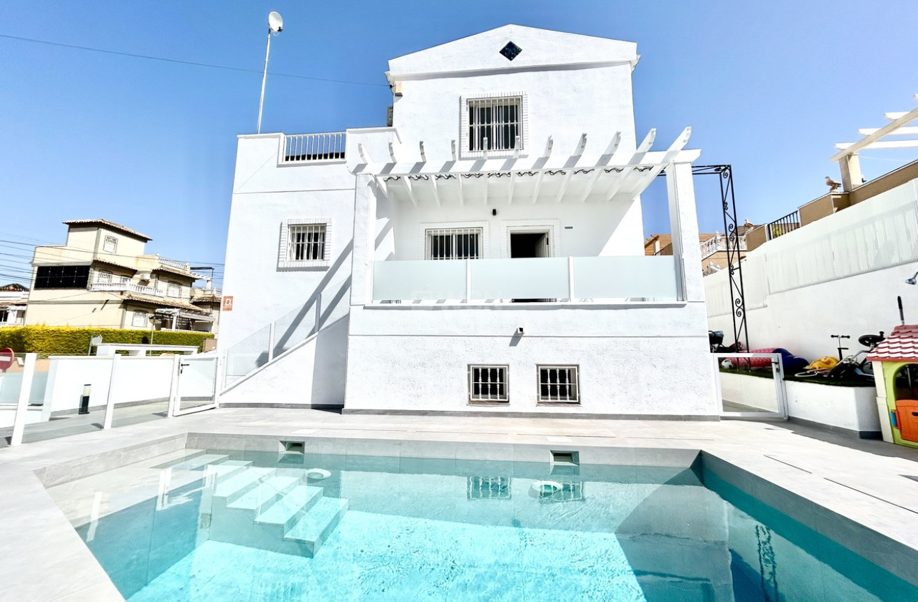 Odsprzedaż - Villa - Villamartin - Costa Blanca