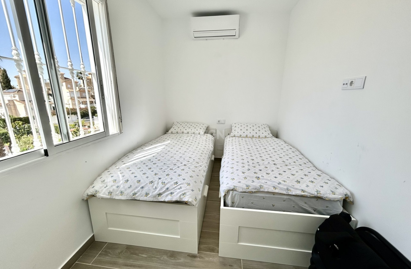 Odsprzedaż - Villa - Villamartin - Costa Blanca