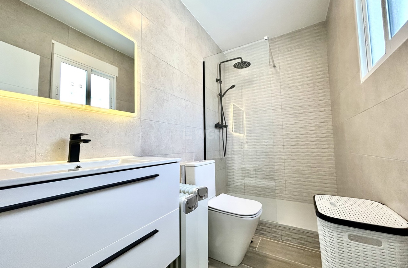 Odsprzedaż - Villa - Villamartin - Costa Blanca