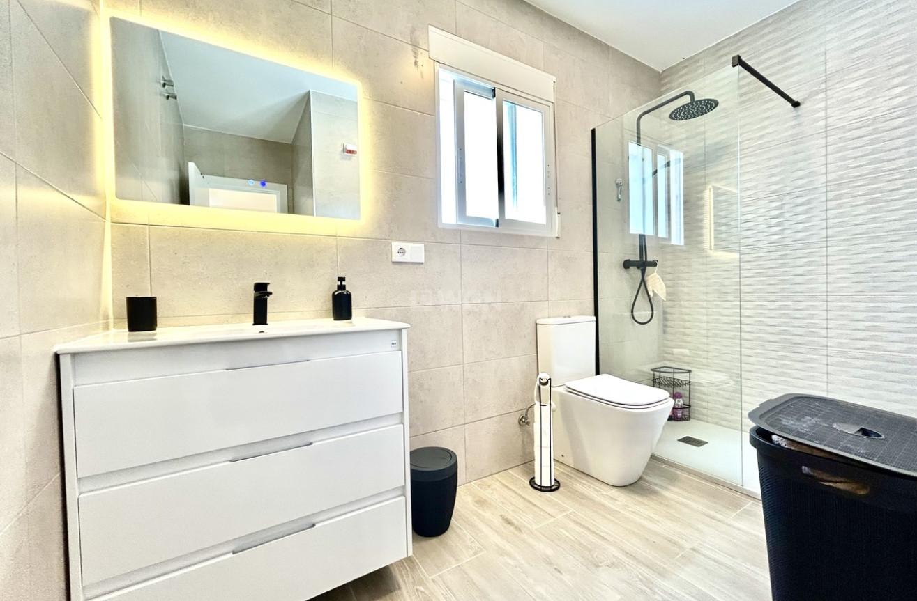 Odsprzedaż - Villa - Villamartin - Costa Blanca