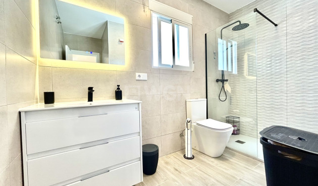 Odsprzedaż - Villa - Villamartin - Costa Blanca