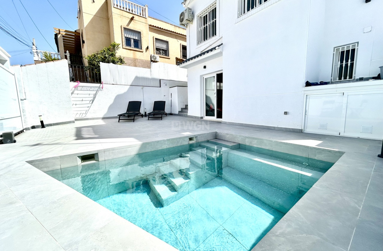 Odsprzedaż - Villa - Villamartin - Costa Blanca