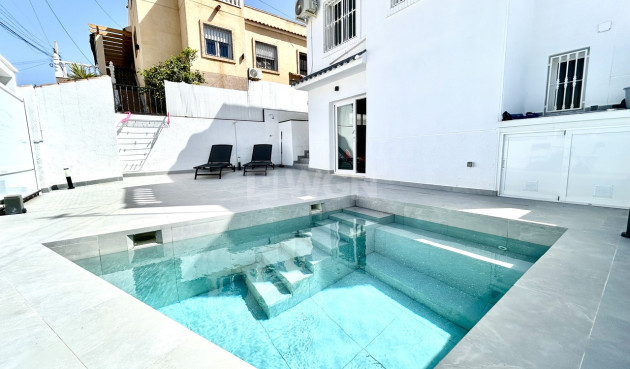 Odsprzedaż - Villa - Villamartin - Costa Blanca