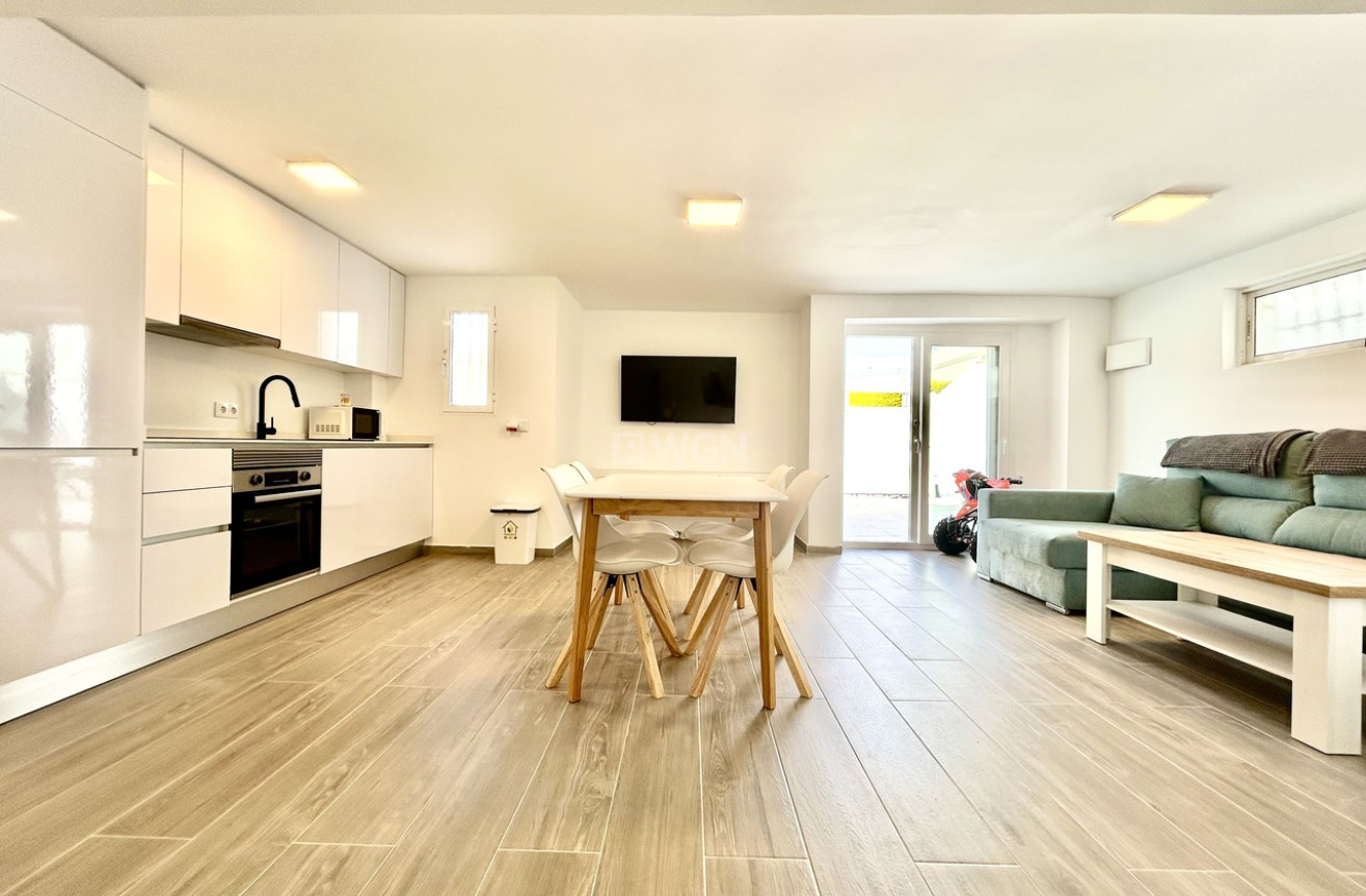 Odsprzedaż - Villa - Villamartin - Costa Blanca