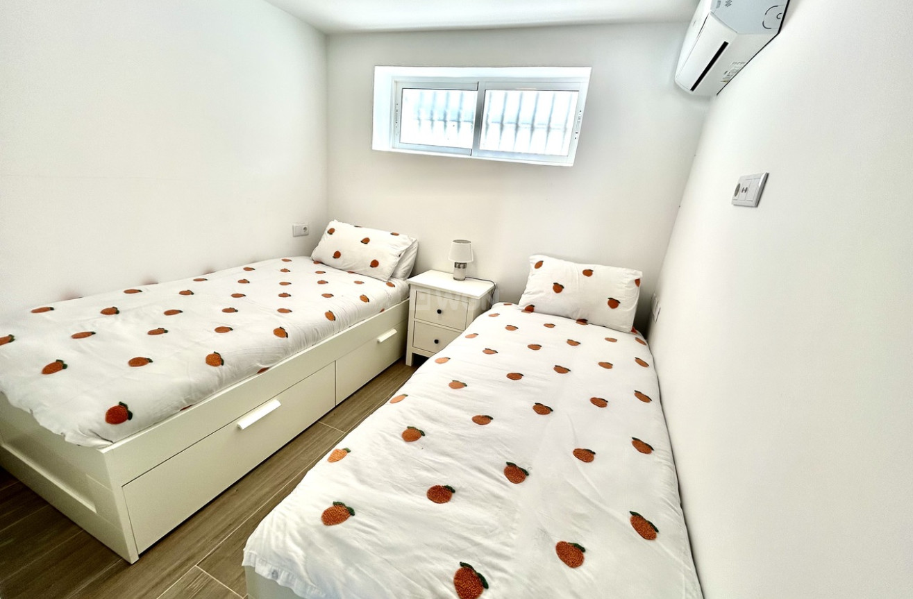 Odsprzedaż - Villa - Villamartin - Costa Blanca