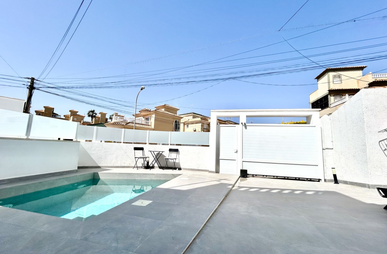 Odsprzedaż - Villa - Villamartin - Costa Blanca