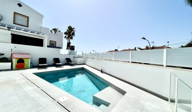 Odsprzedaż - Villa - Villamartin - Costa Blanca