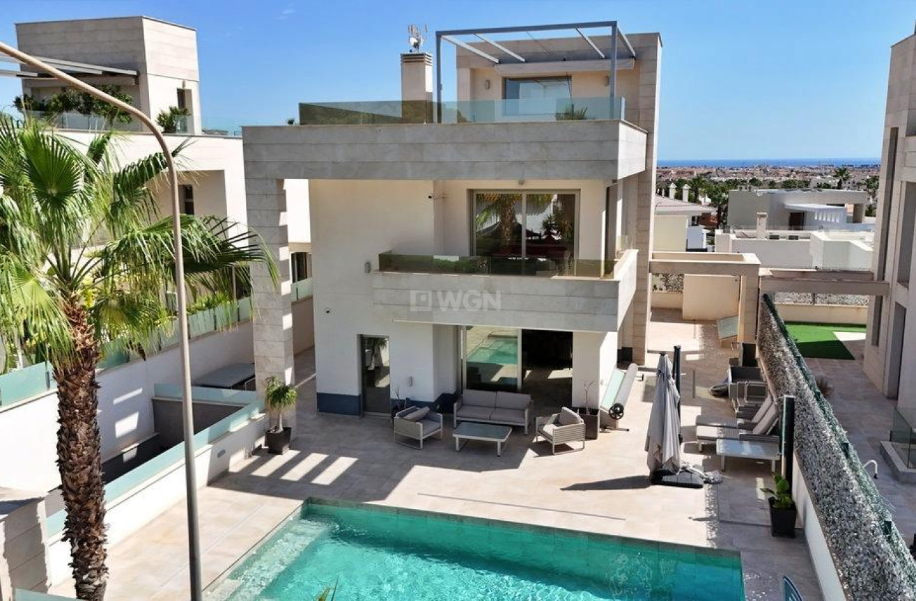 Odsprzedaż - Villa - Orihuela Costa - Villamartín