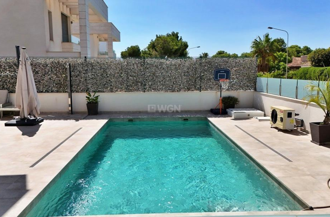 Odsprzedaż - Villa - Orihuela Costa - Villamartín