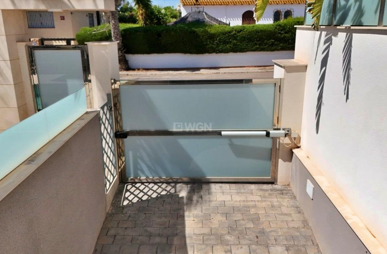 Odsprzedaż - Villa - Orihuela Costa - Villamartín