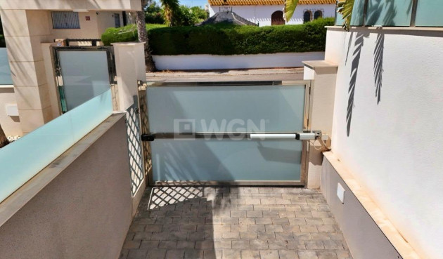 Odsprzedaż - Villa - Orihuela Costa - Villamartín