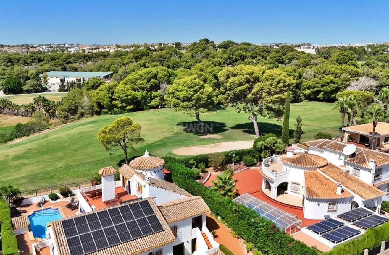 Odsprzedaż - Villa - Orihuela Costa - Villamartín