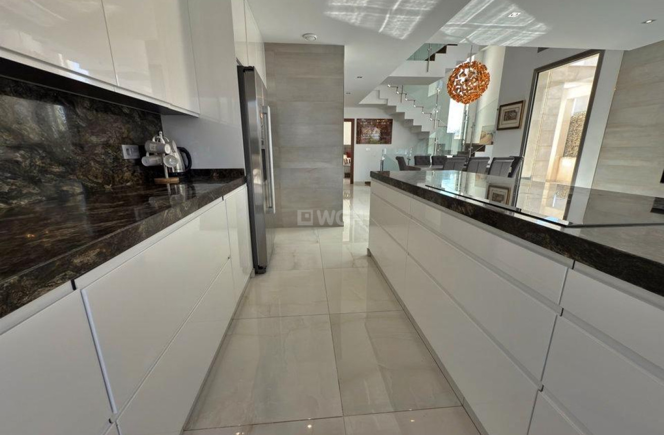 Odsprzedaż - Villa - Orihuela Costa - Villamartín