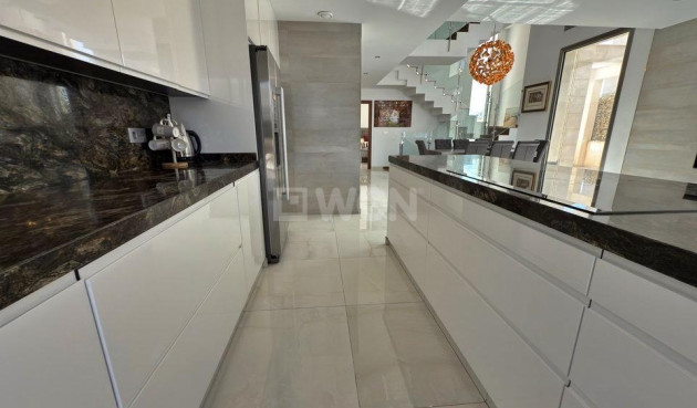 Odsprzedaż - Villa - Orihuela Costa - Villamartín