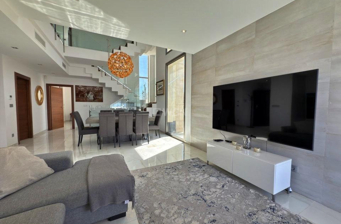 Odsprzedaż - Villa - Orihuela Costa - Villamartín