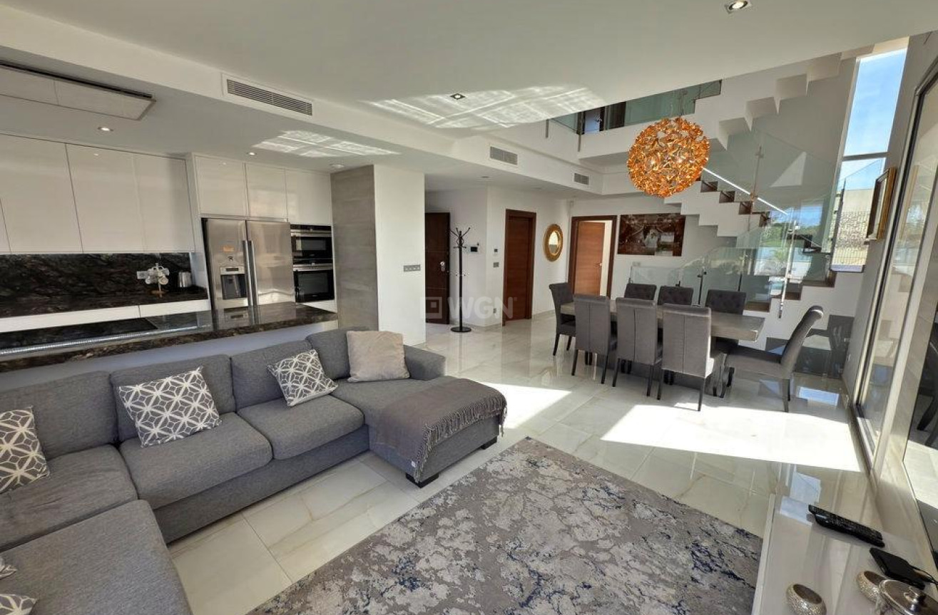 Odsprzedaż - Villa - Orihuela Costa - Villamartín