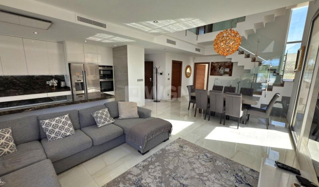 Odsprzedaż - Villa - Orihuela Costa - Villamartín