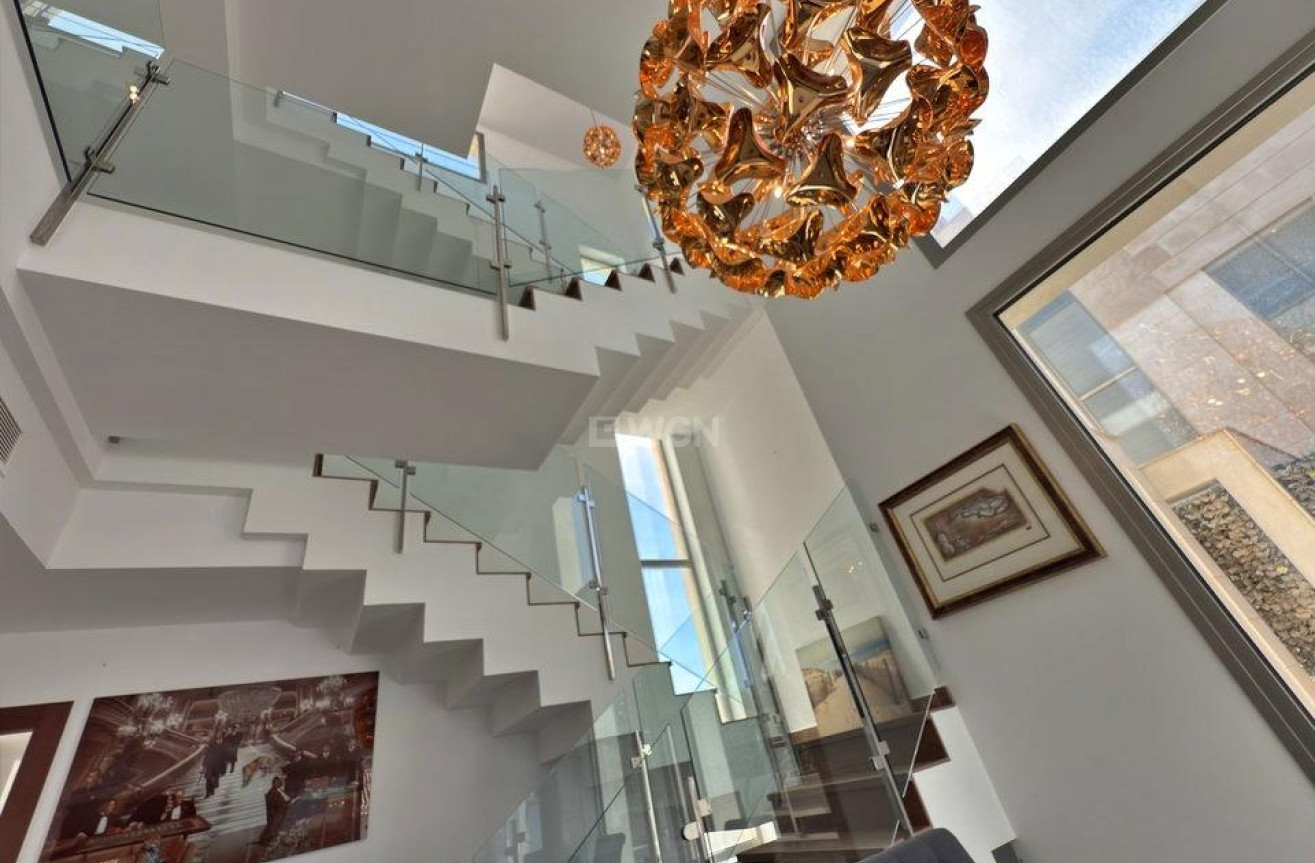 Odsprzedaż - Villa - Orihuela Costa - Villamartín