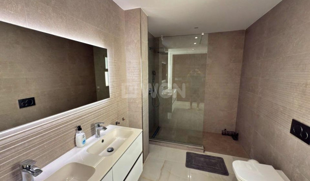 Odsprzedaż - Villa - Orihuela Costa - Villamartín