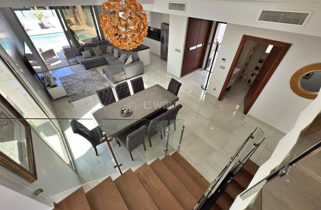 Odsprzedaż - Villa - Orihuela Costa - Villamartín