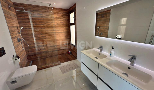 Odsprzedaż - Villa - Orihuela Costa - Villamartín