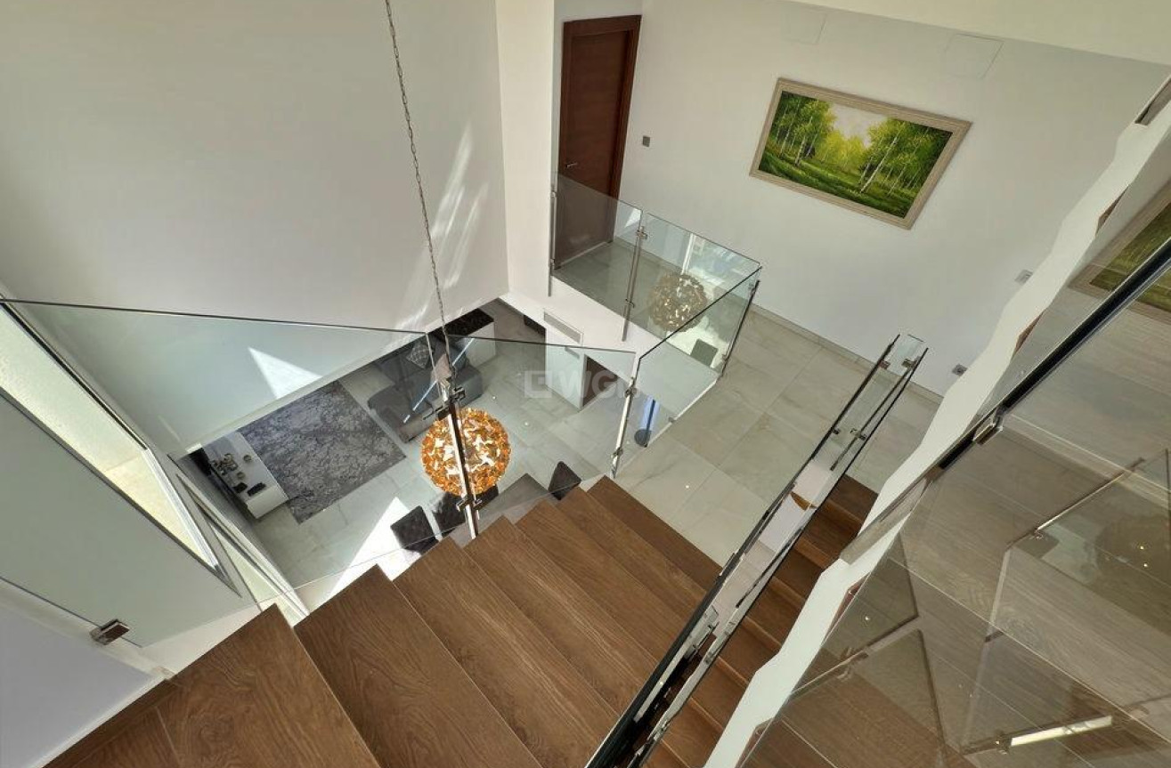 Odsprzedaż - Villa - Orihuela Costa - Villamartín