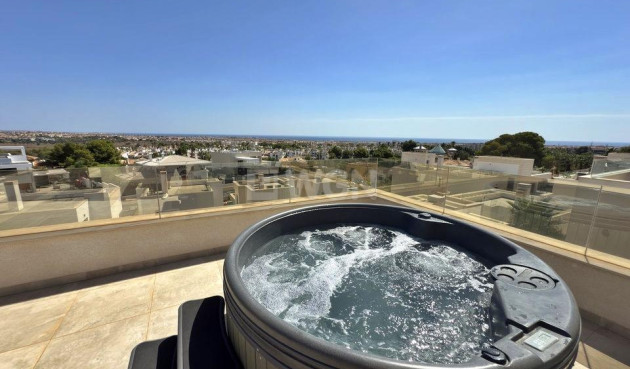 Odsprzedaż - Villa - Orihuela Costa - Villamartín