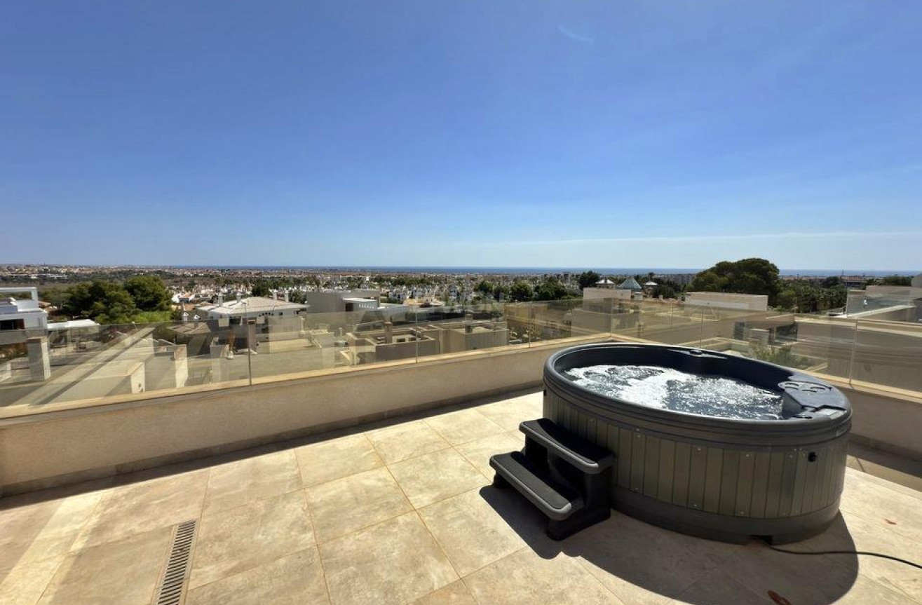 Odsprzedaż - Villa - Orihuela Costa - Villamartín